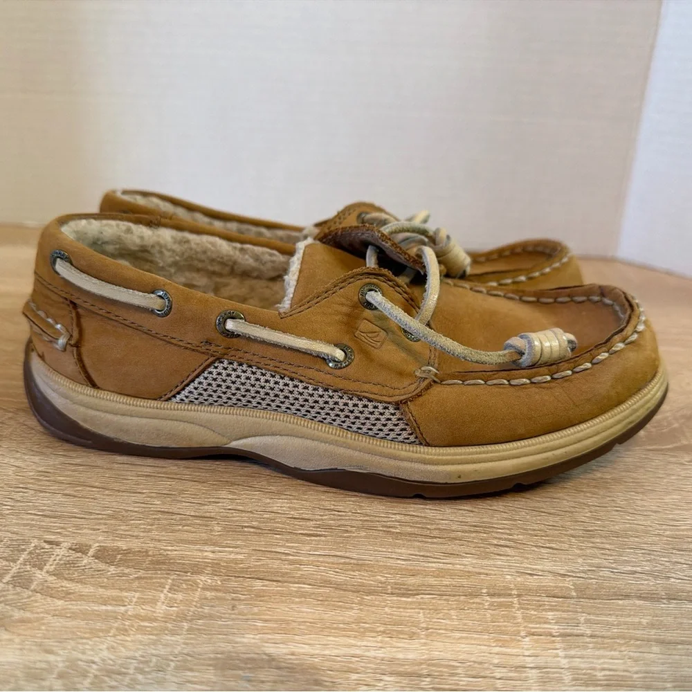 Sperry details brand